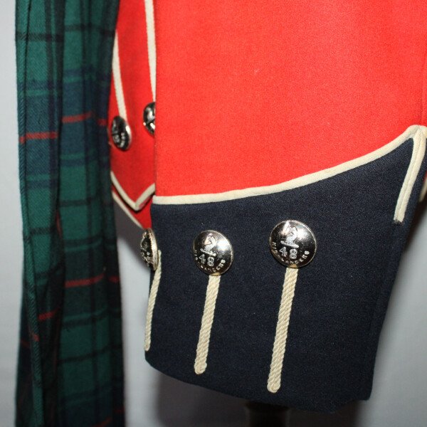 Doublet 48e Highlanders of canada et son Feather Bonnet