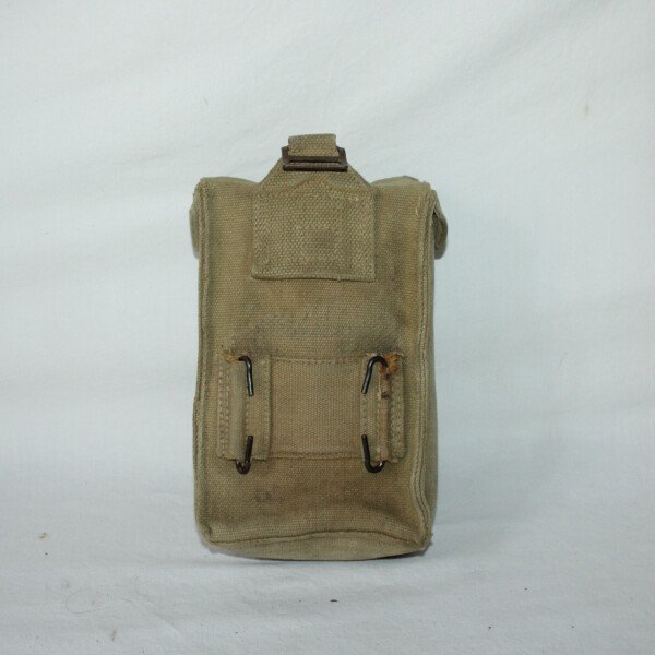 Pouch canadienne 1945