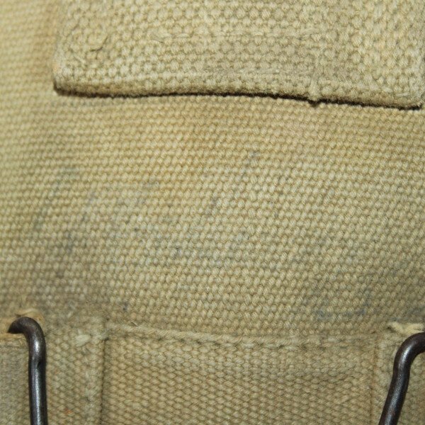 Pouch canadienne 1945