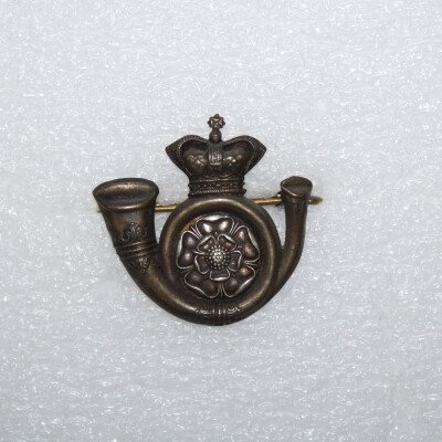 Cap badge KOYLI victoria