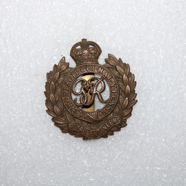 Cap badge RE