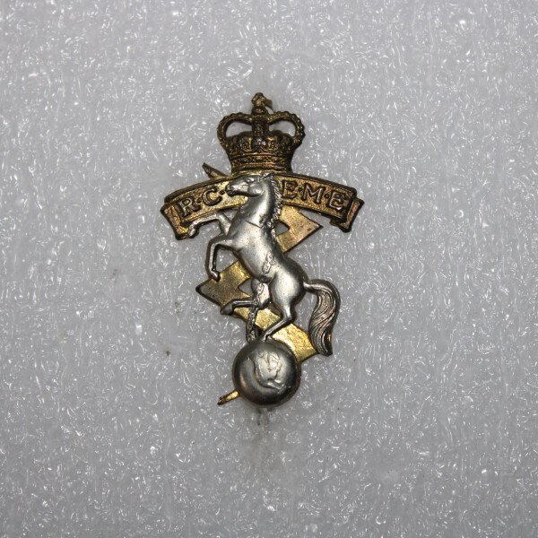 Cap badge RCEME