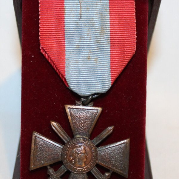 Croix de Guerre TOE dans sa boite