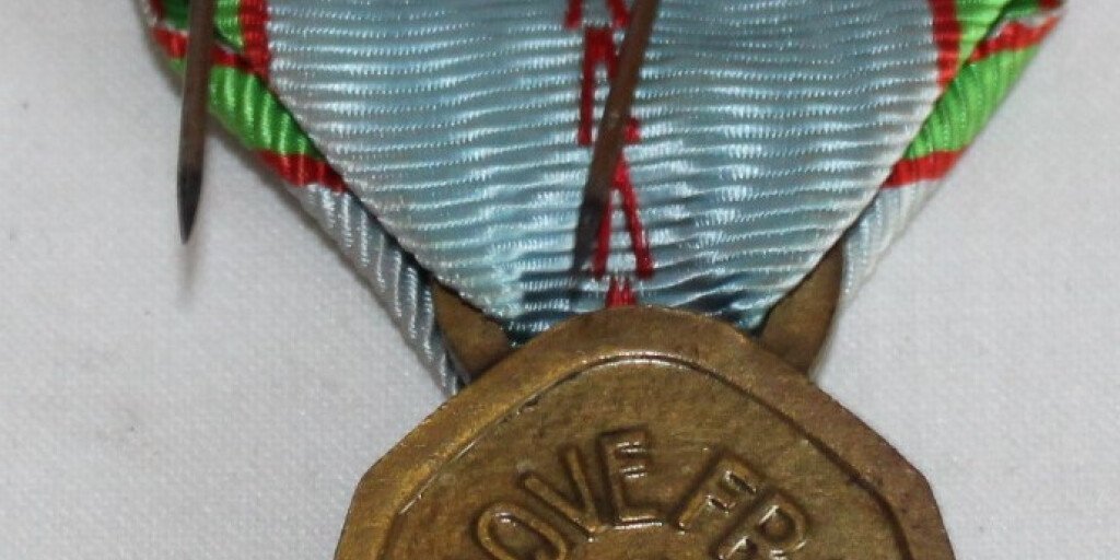 ASSURANCES Médaille, Confédération Nationale Des Retraites Militaires Et Des Veuves De Militaires De Carriere Ttb ,fme 903378,a