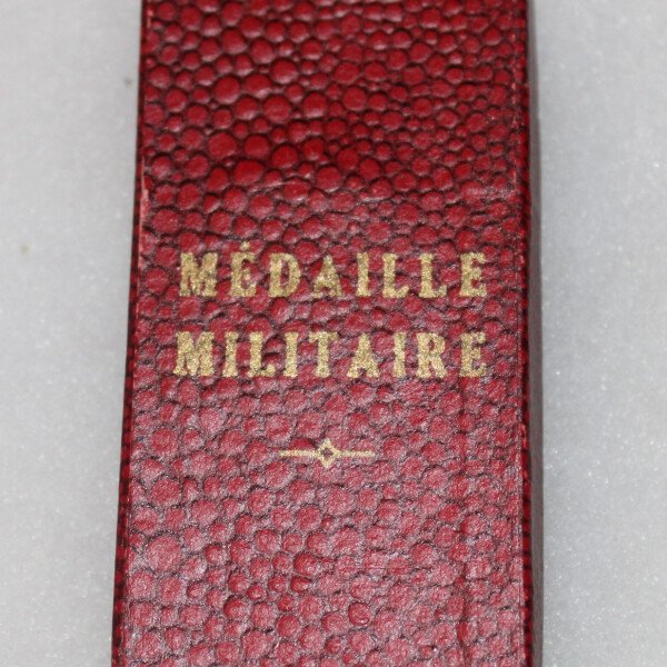 Médaille militaire en carton