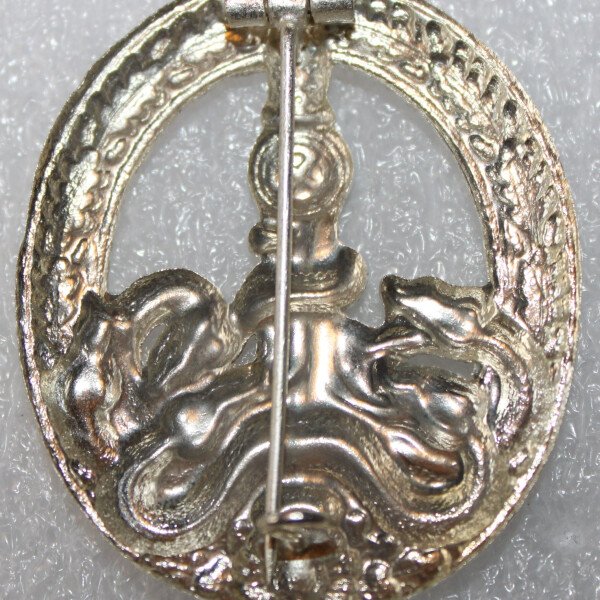 badge anti partisan argent