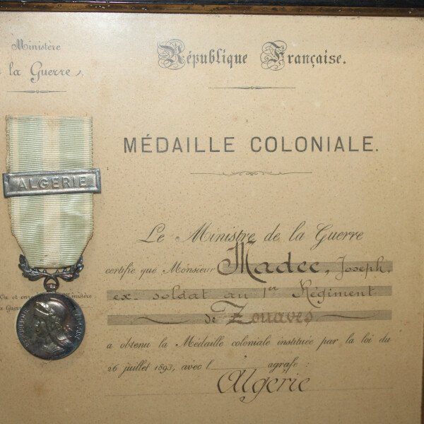 Médailles et diplômes 1er Zouave