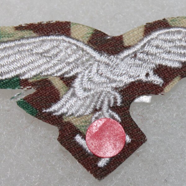 aigle de coiffure  Luftwaffe sur fond camouflé pour casquette mle43