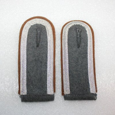 Pattes d'épaules Sergent, transmission