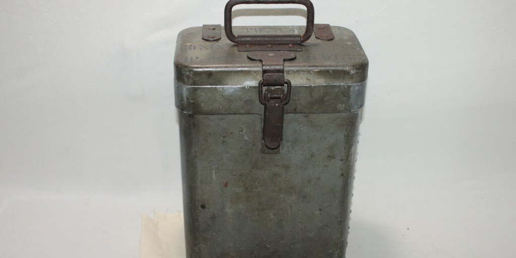 Caisse De Marin Vintage Jones Brothers & Co - Très Rare, Métal Noir, Dimensions 68.5x41x23 Cm