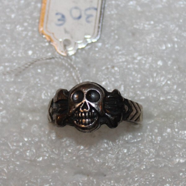bague Tête de mort, 6