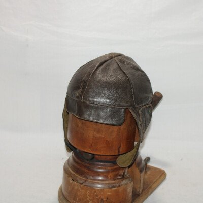 Bonnet en cuir A