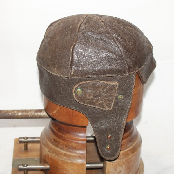 Bonnet en cuir A