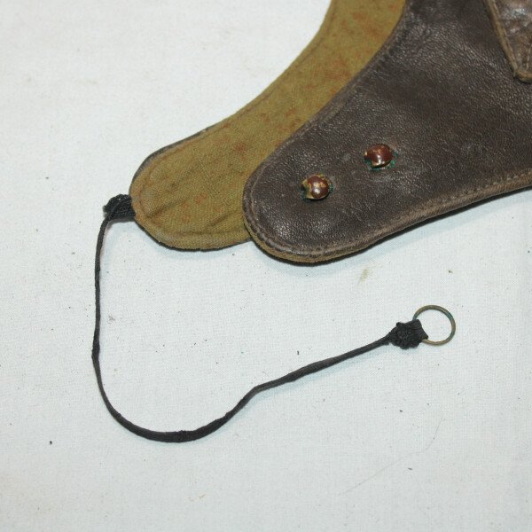 Bonnet en cuir A