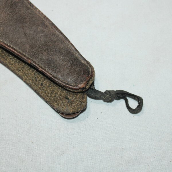 Bonnet en cuir B