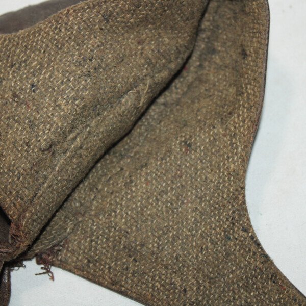 Bonnet en cuir B