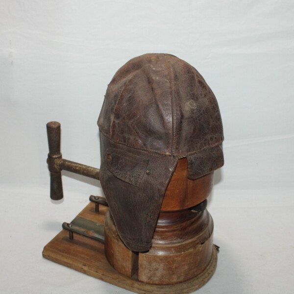 Bonnet en cuir D