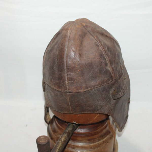 Bonnet en cuir D