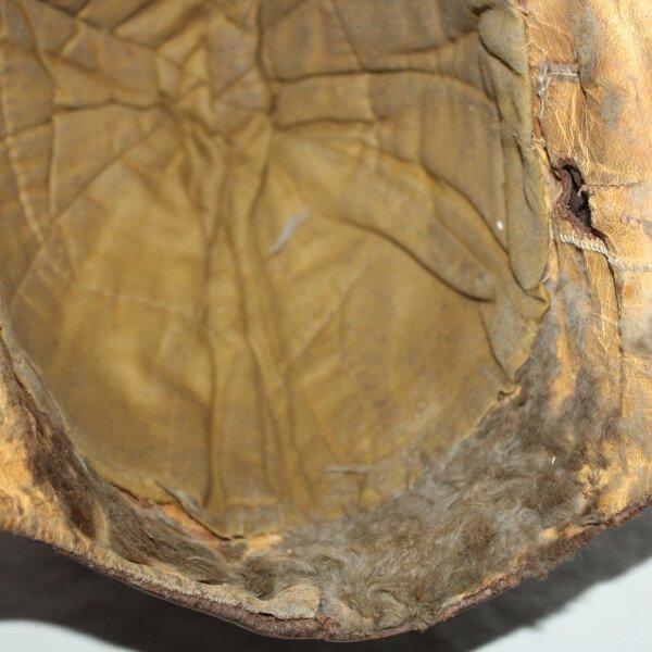 Bonnet en cuir D