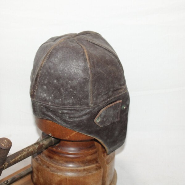 Bonnet en cuir E