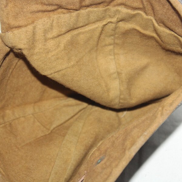 Bonnet en cuir E