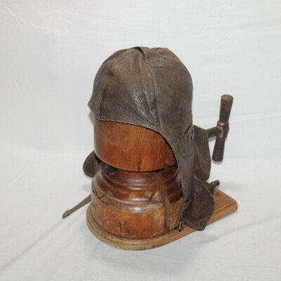 Bonnet en cuir F