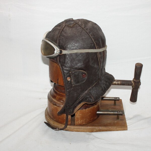 Bonnet en cuir et lunette