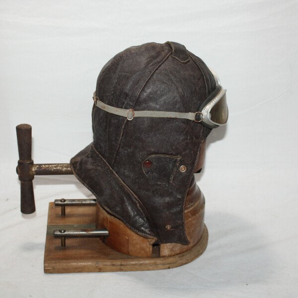 Bonnet en cuir et lunette