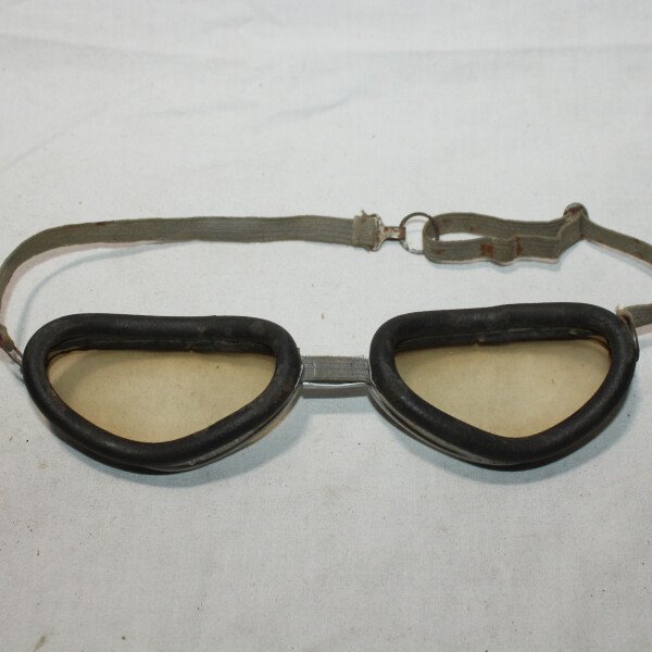 Bonnet en cuir et lunette
