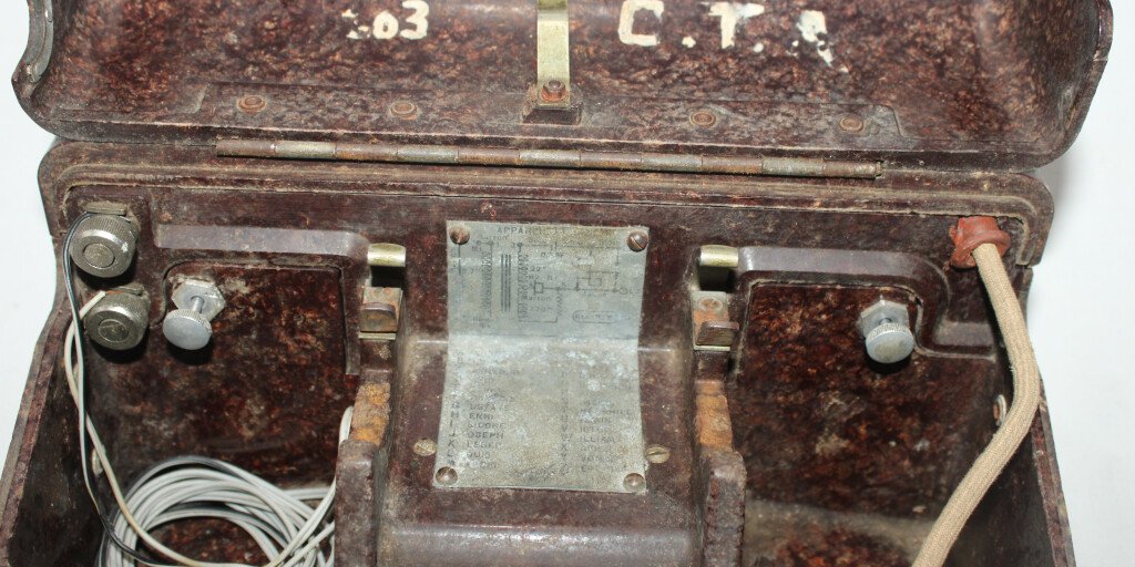 Téléphone de campagne AT2 Transmissions Armée Française 1945