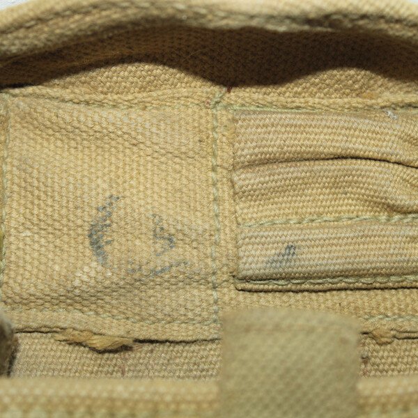 Pouch canadienne 1942