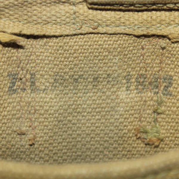 Pouch canadienne 1942