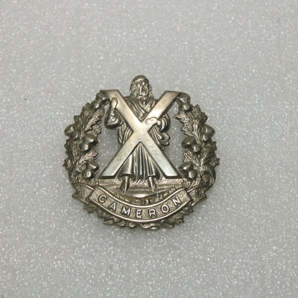 cap badge Queen's own Cameron highlanders