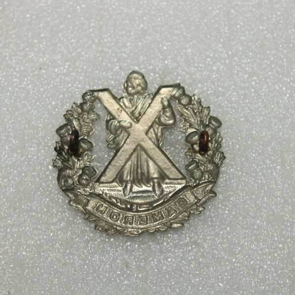 cap badge Queen's own Cameron highlanders