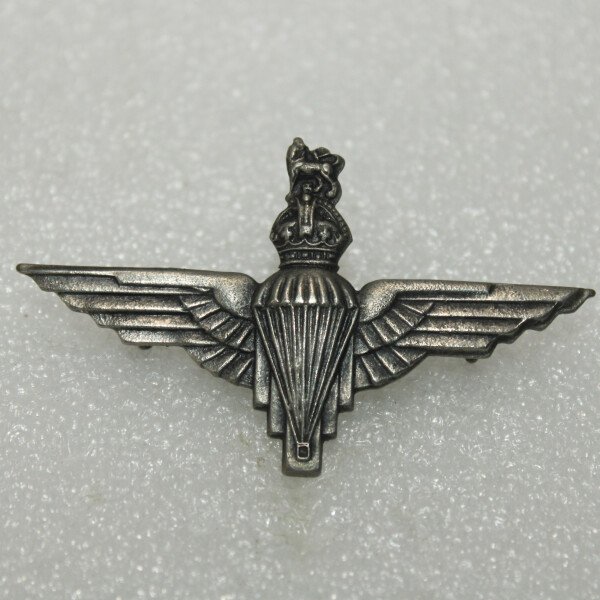 Cap badge Parachute Reg