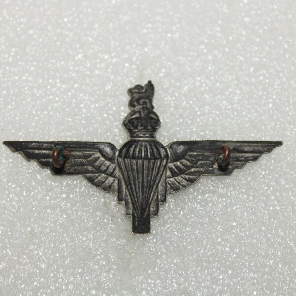 Cap badge Parachute Reg