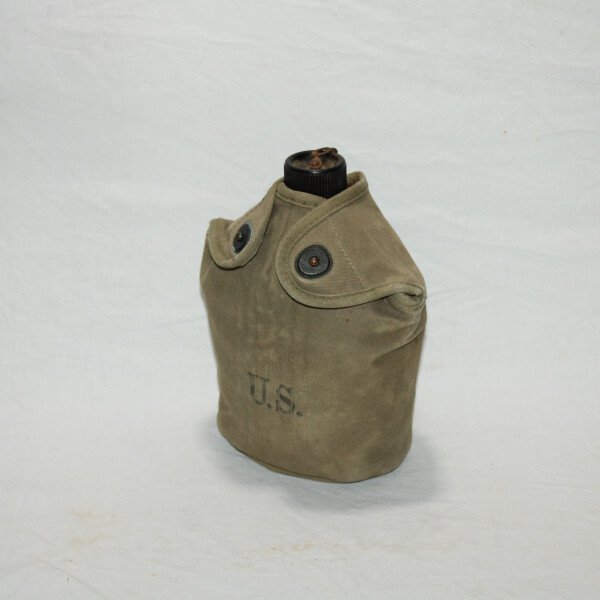 Gourde avec housse 1942