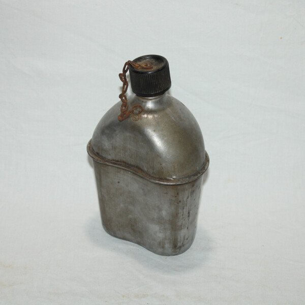 Gourde avec housse 1942