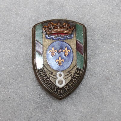 8e Dragon, Bandes rouges