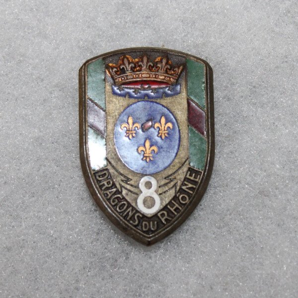 8e Dragon, Bandes rouges