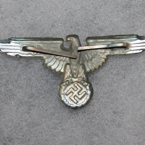 aigle métallique de casquette officier Waffen SS