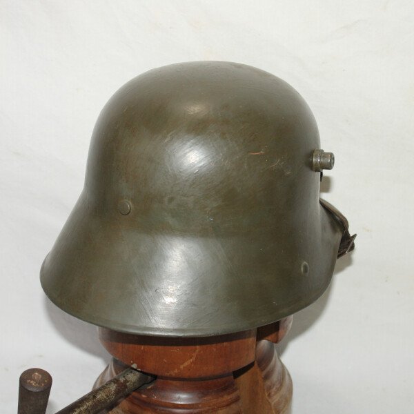 Stahlhelm M16
