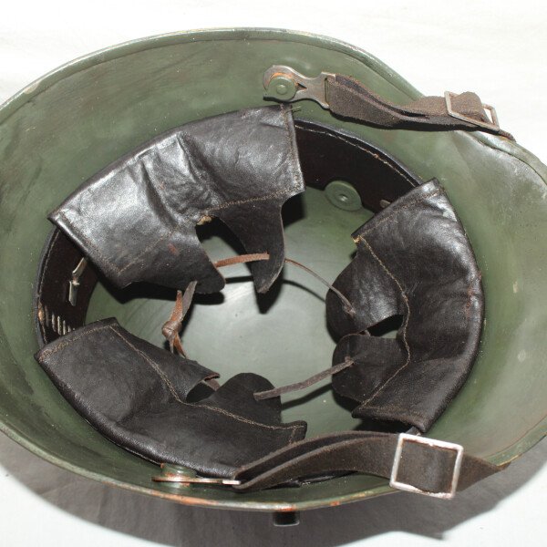 Stahlhelm M16