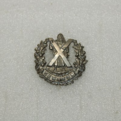 cap badge Queen's own Cameron highlanders