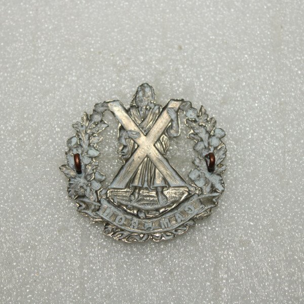 cap badge Queen's own Cameron highlanders
