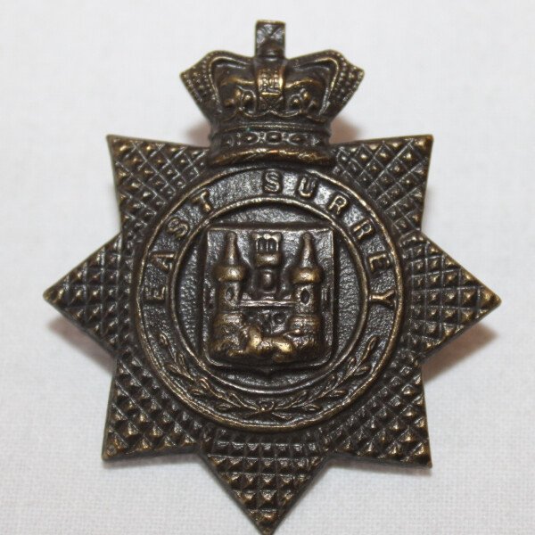 cap badge du East Surrey