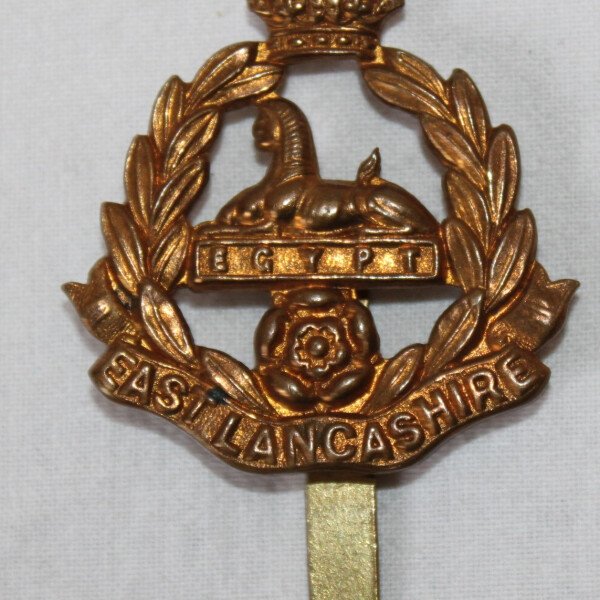 cap badge du East Lancashire