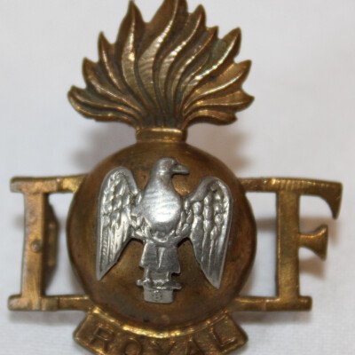 Insigne d'épaule ou de col du royal irish fusilliers regiment