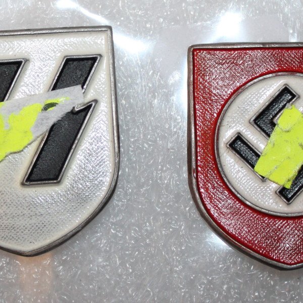 insignes Waffen SS métalliques pour le casque tropical