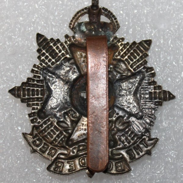 Cap badge Border